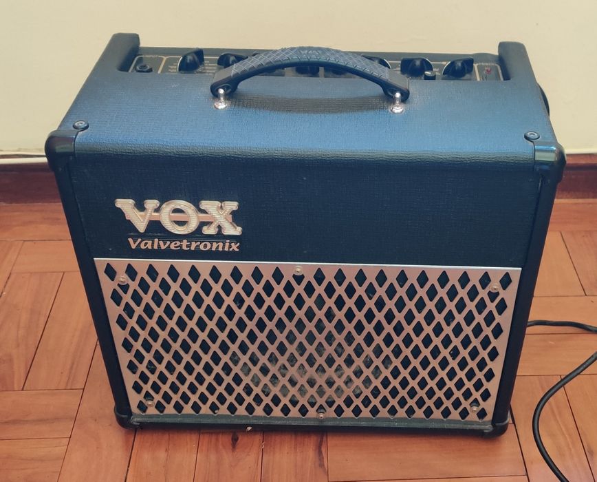 Amplificador Vox valvetronix AD15VT