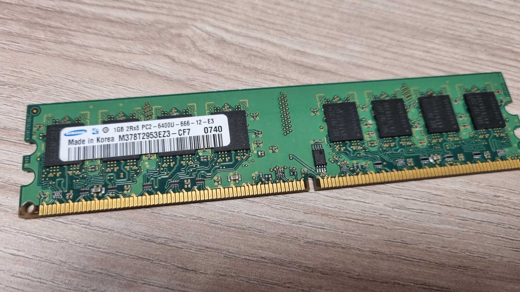 Планки пам'яті DDR2 2 та 1 Gb (ціна за все)