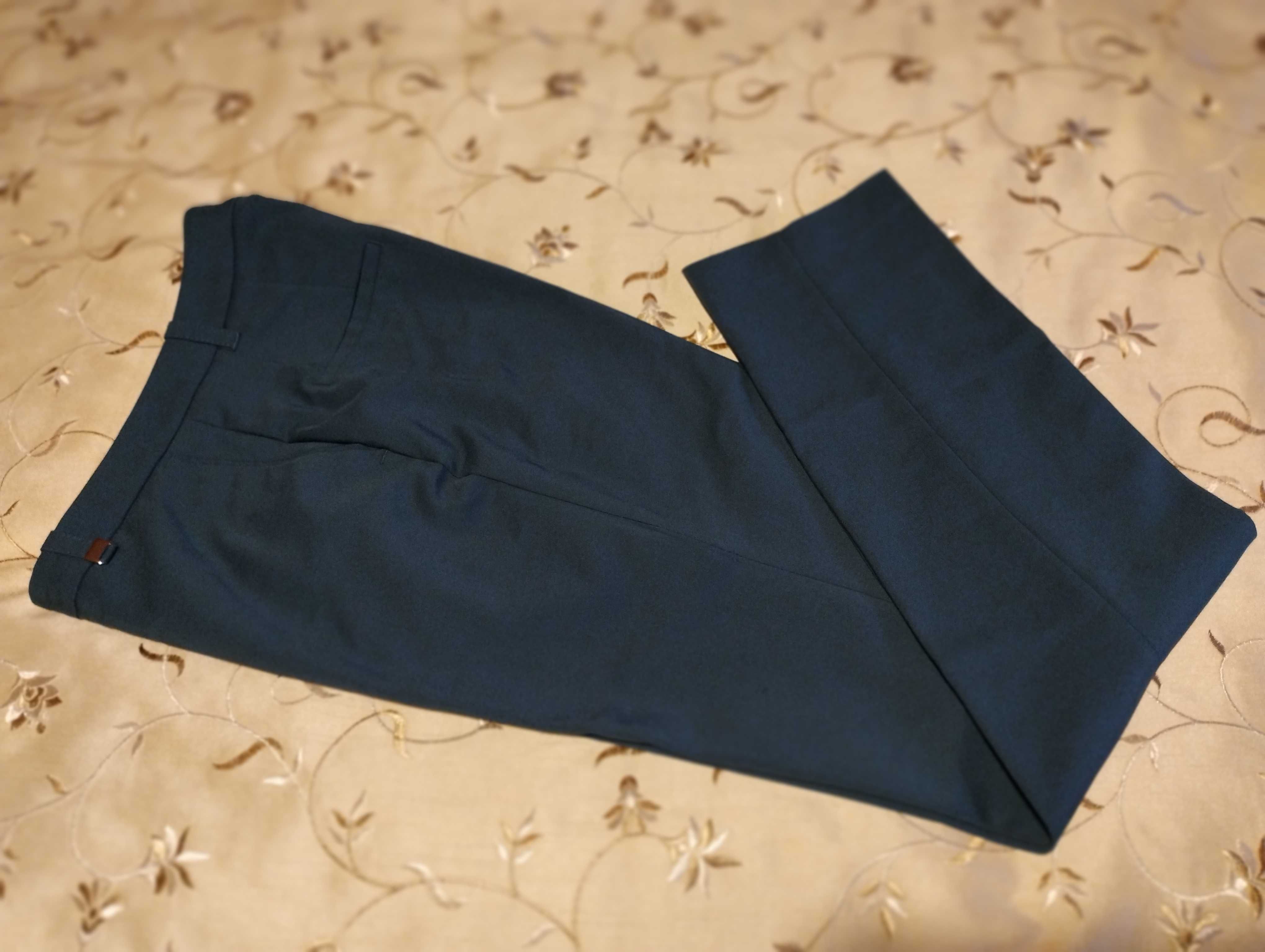 Klasyczne jednolorowe spodnie z materiału rozmiar 40