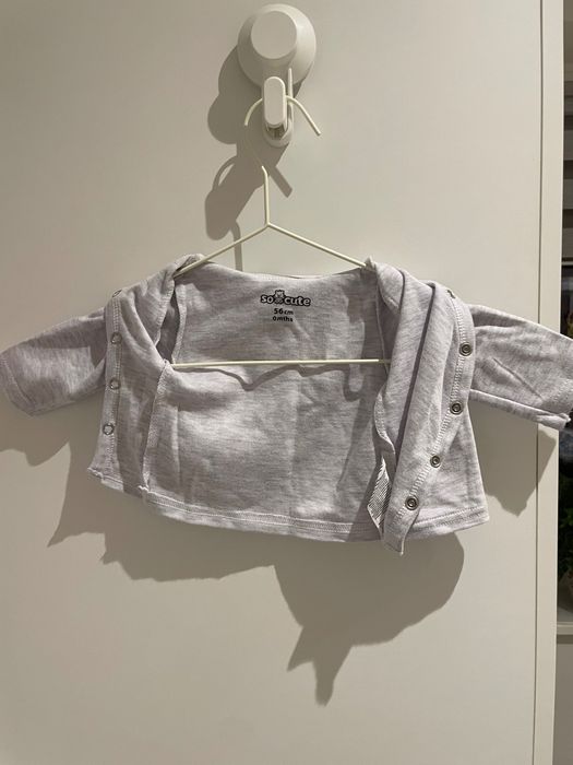 Zestaw sweter i body dla niemowlaka (+ Czapki, skarpetki i rękawiczki)