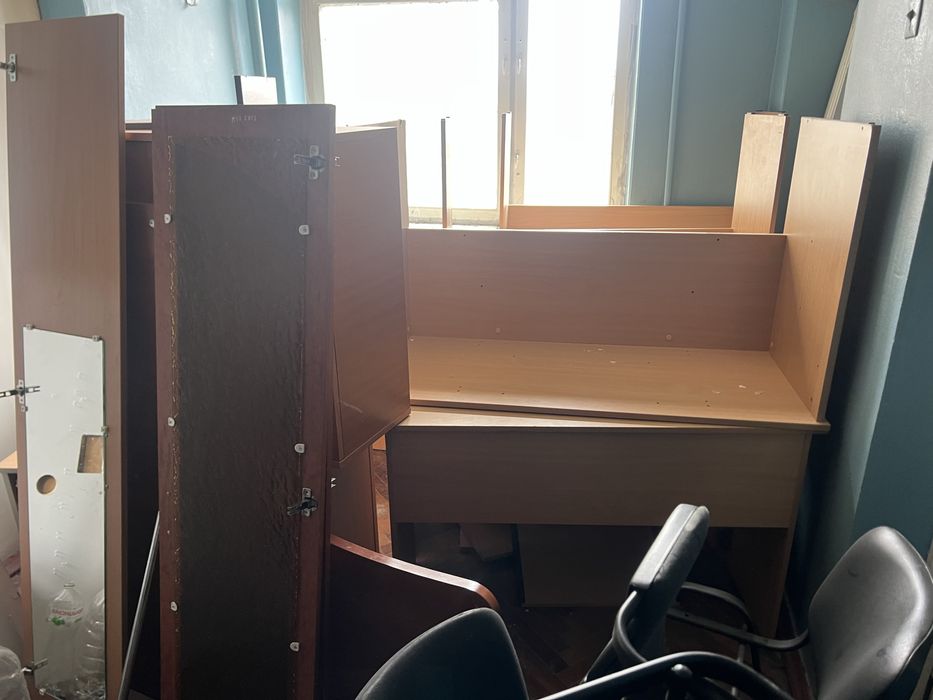 Продам офісні меблі на будь який смак (шафи, столи)