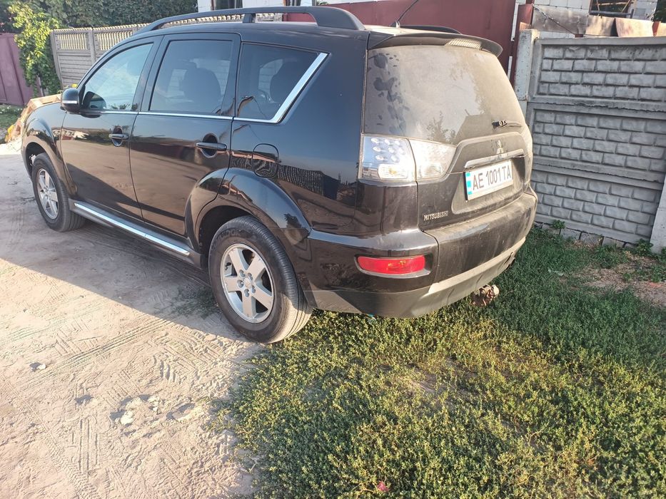 Продам митцубиши аутлендр