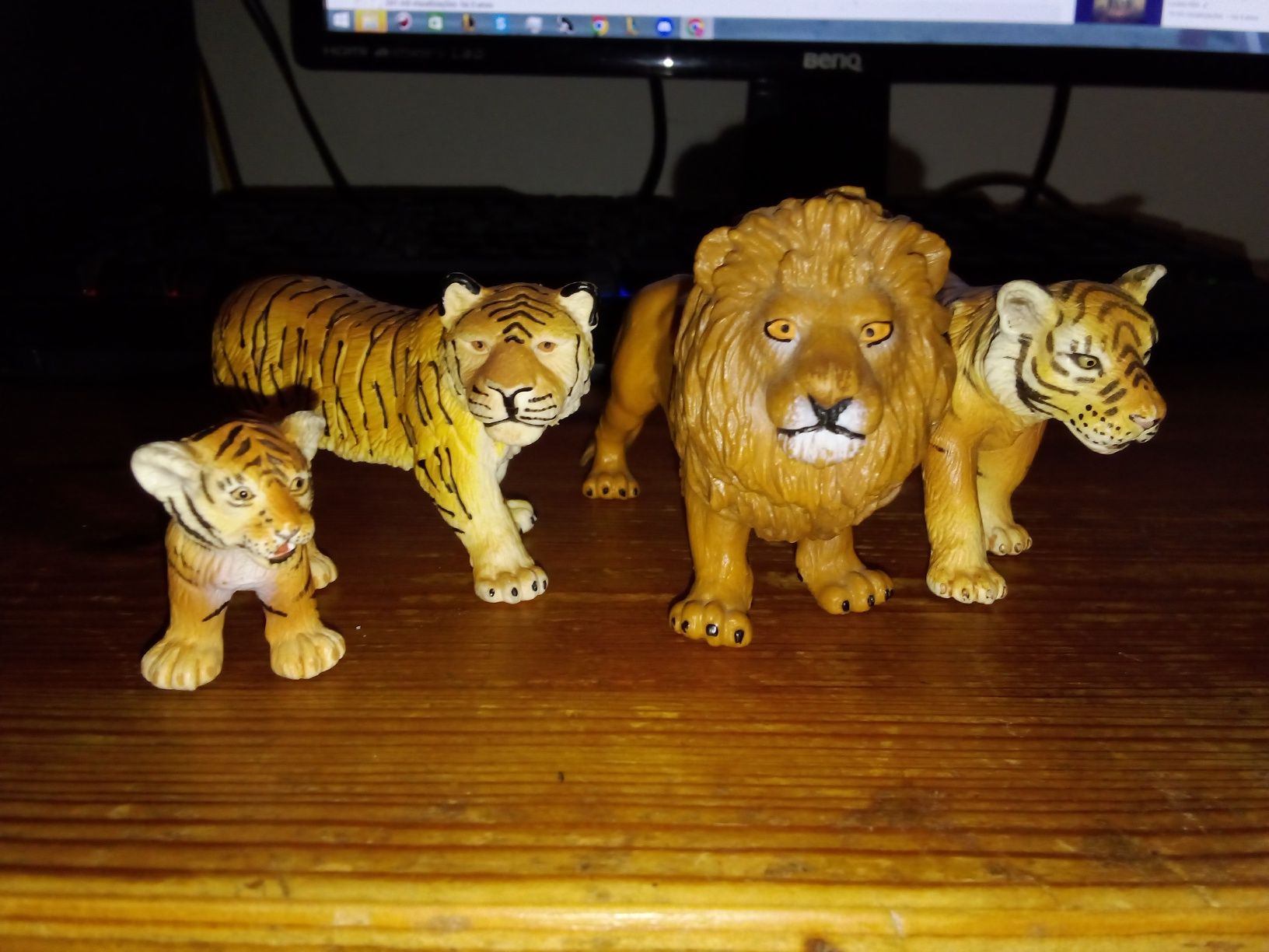 Colecao de miniaturas de animais