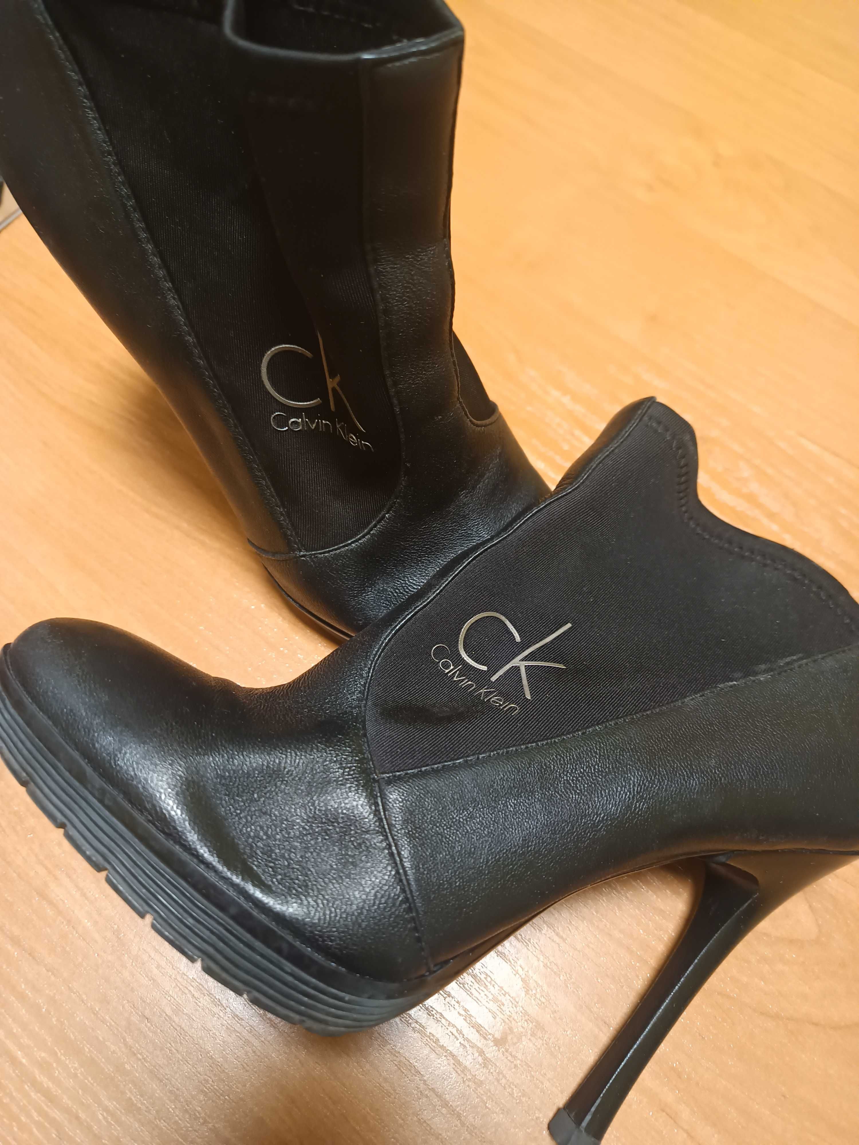 Calvin Klein botki r.37