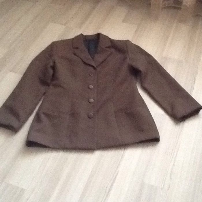 Продаётся женский пиджак коричневого цвета