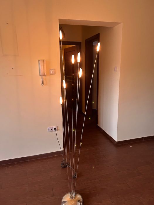 Zestaw lamp: lampa żyrandol, kinkiety, lampa stojąca