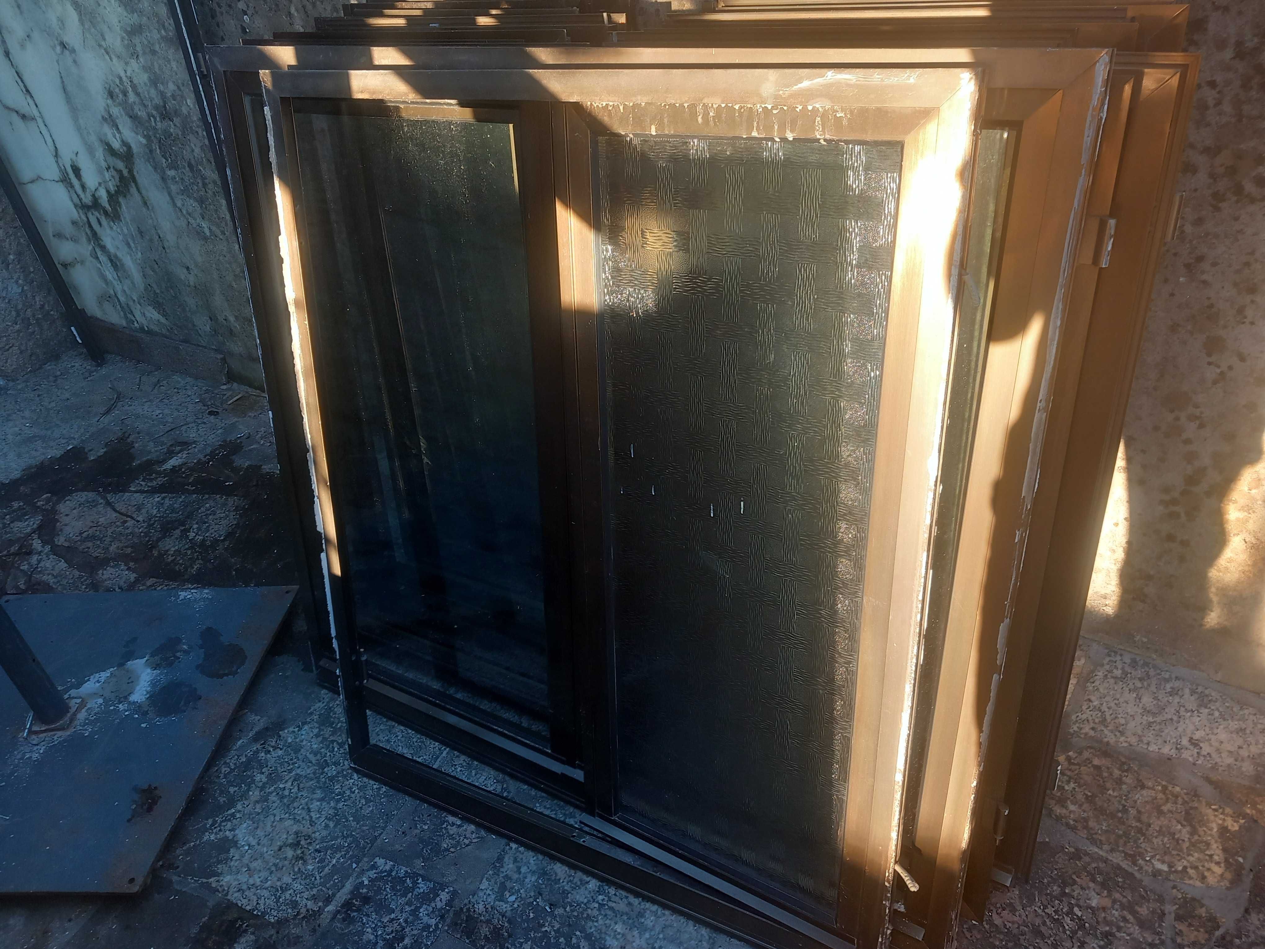Vendo Portas e Janelas de Aluminio