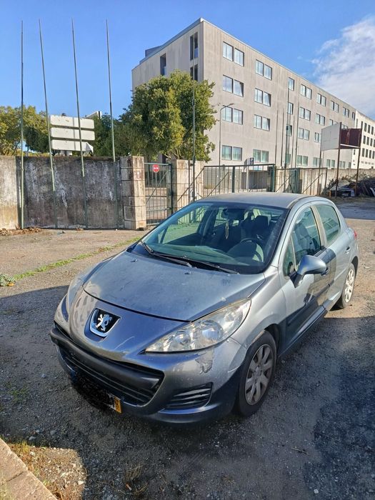 Peugeot 207 acidentado