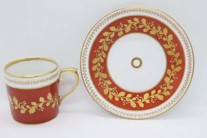 Chávena Café Fer-Rouge Floral e Ouro Vista Alegre Pintada à Mão 1947