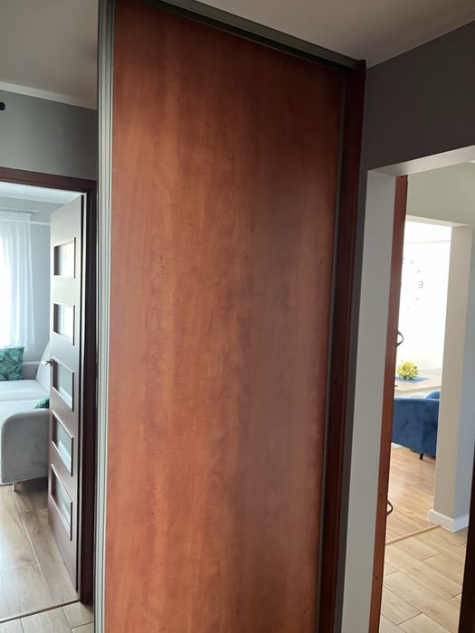 Drzwi do szafy przesuwnej z lustrem