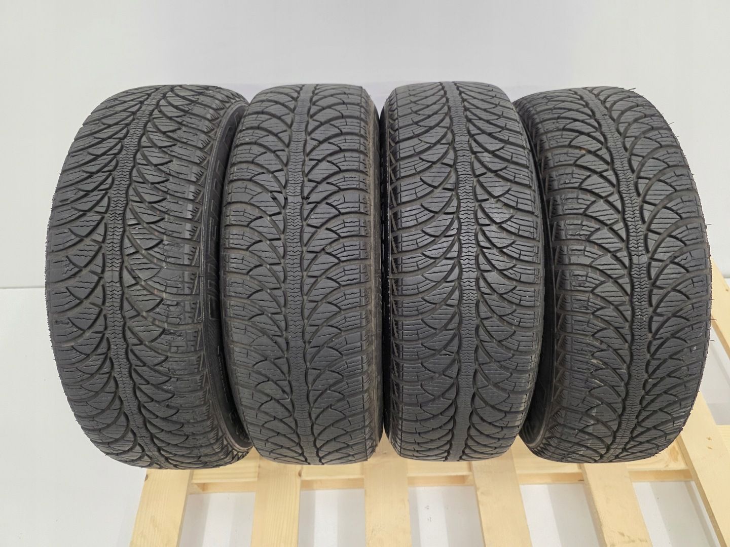 Opony Zimowe 4 sztuki Fulda Krystall Montero 3 185/60R15 88T