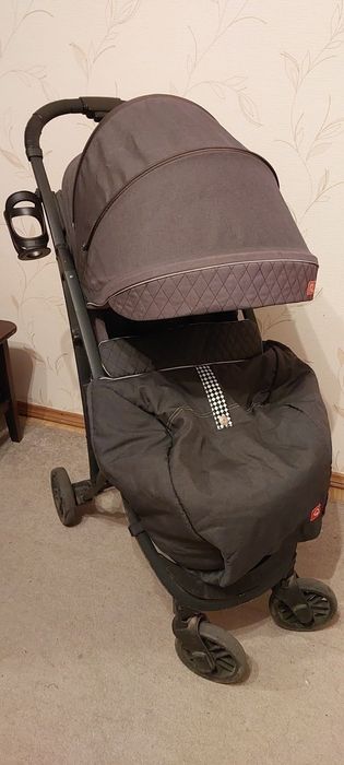 Срочно продам прогулочную коляску
