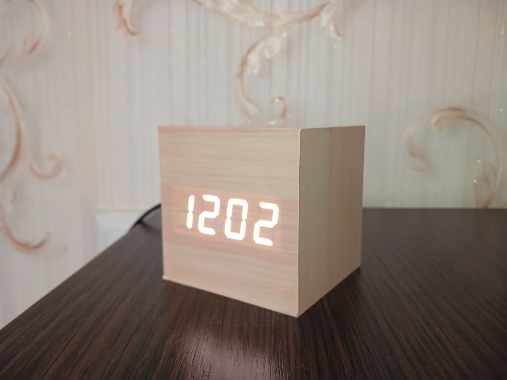 Годинник-будильник UFT Wood Clock