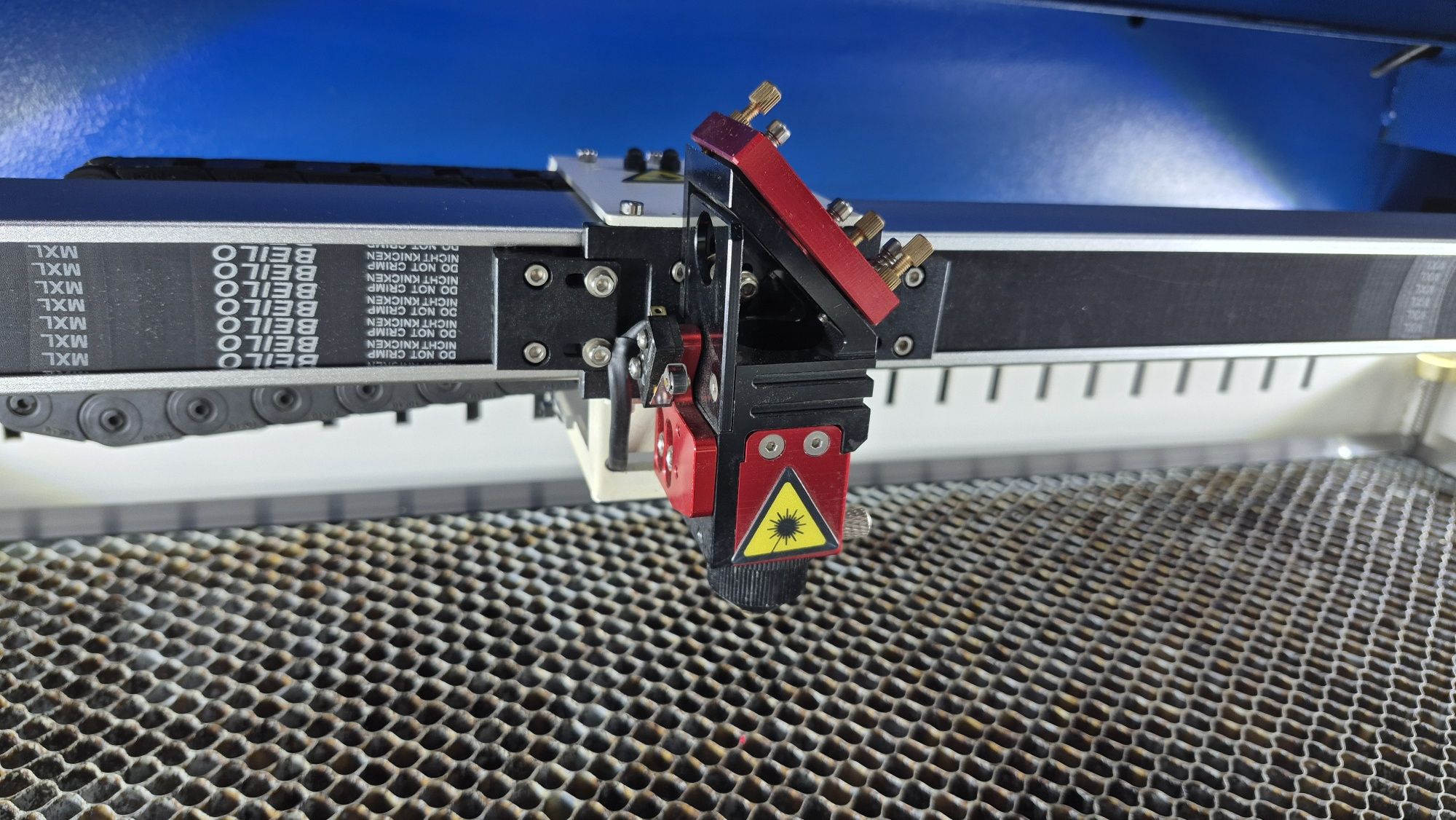 Máquina de corte e gravação laser HUB Laser Lite600