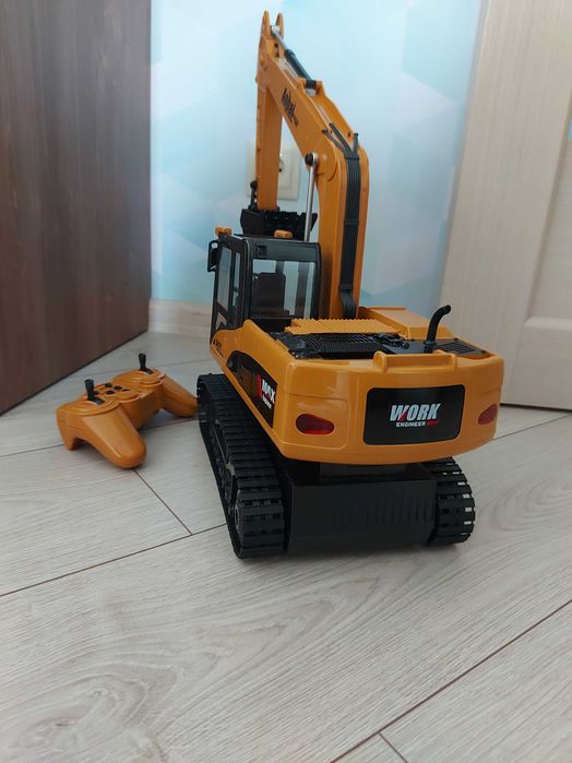 Трактор на пульті