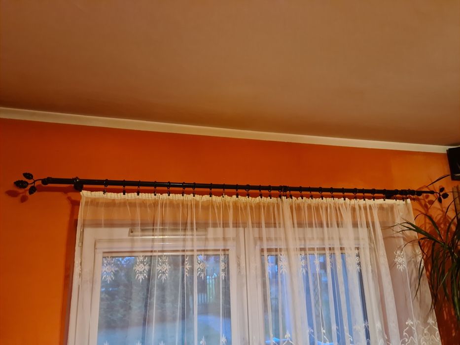Karnisz czarny b.dobrym stanie