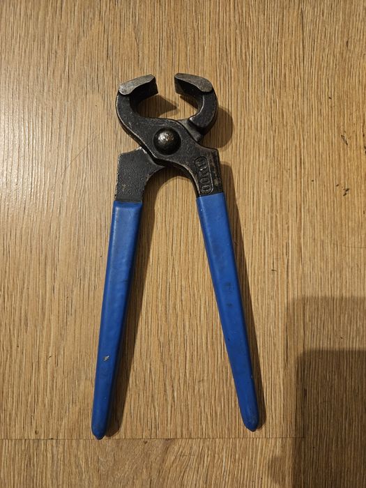 Obcęgi metalowe niebieskie