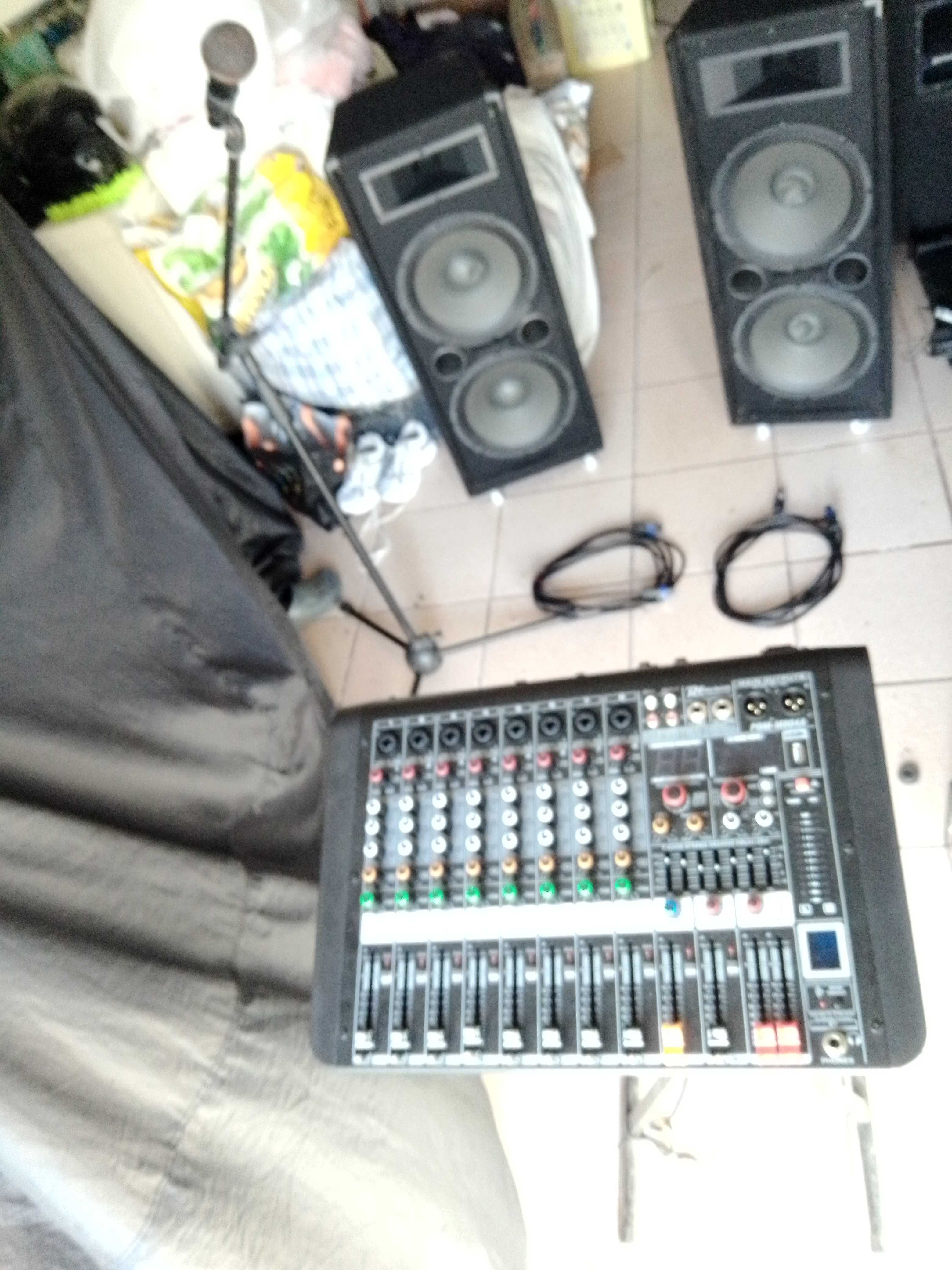 PA Completo, mesa amplificada + 2 colunas com 2x12" + 2 cabos