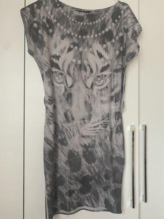 Sukienka szara must have z paskiem