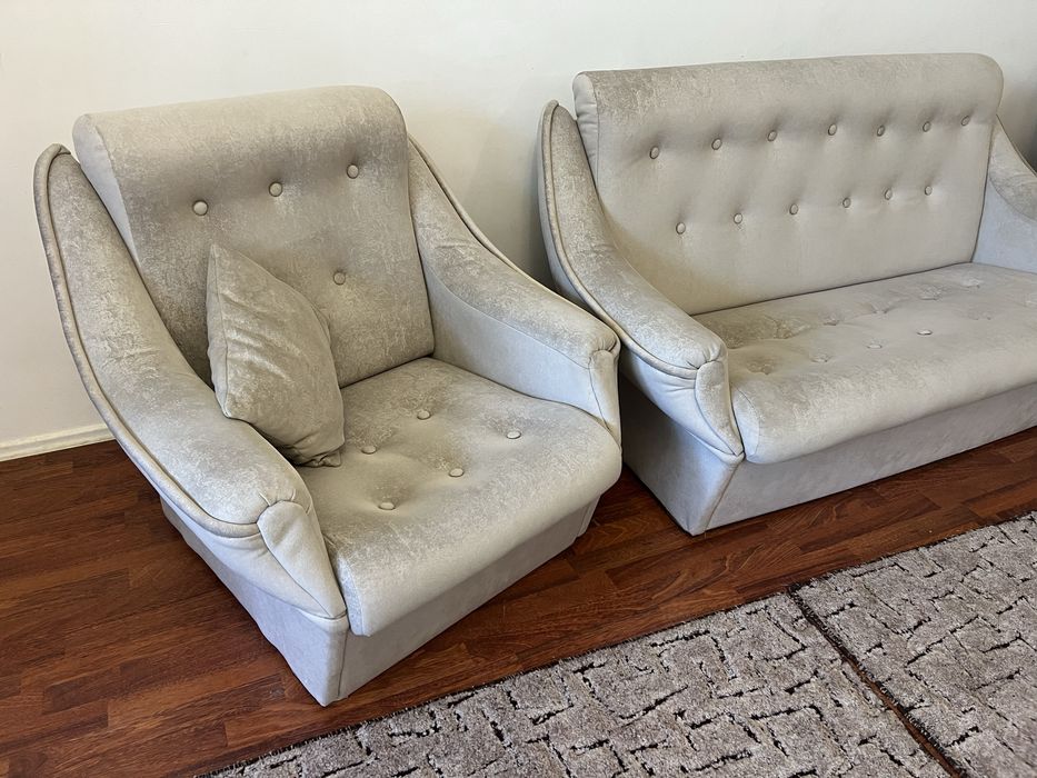 Продам диван и два кресла