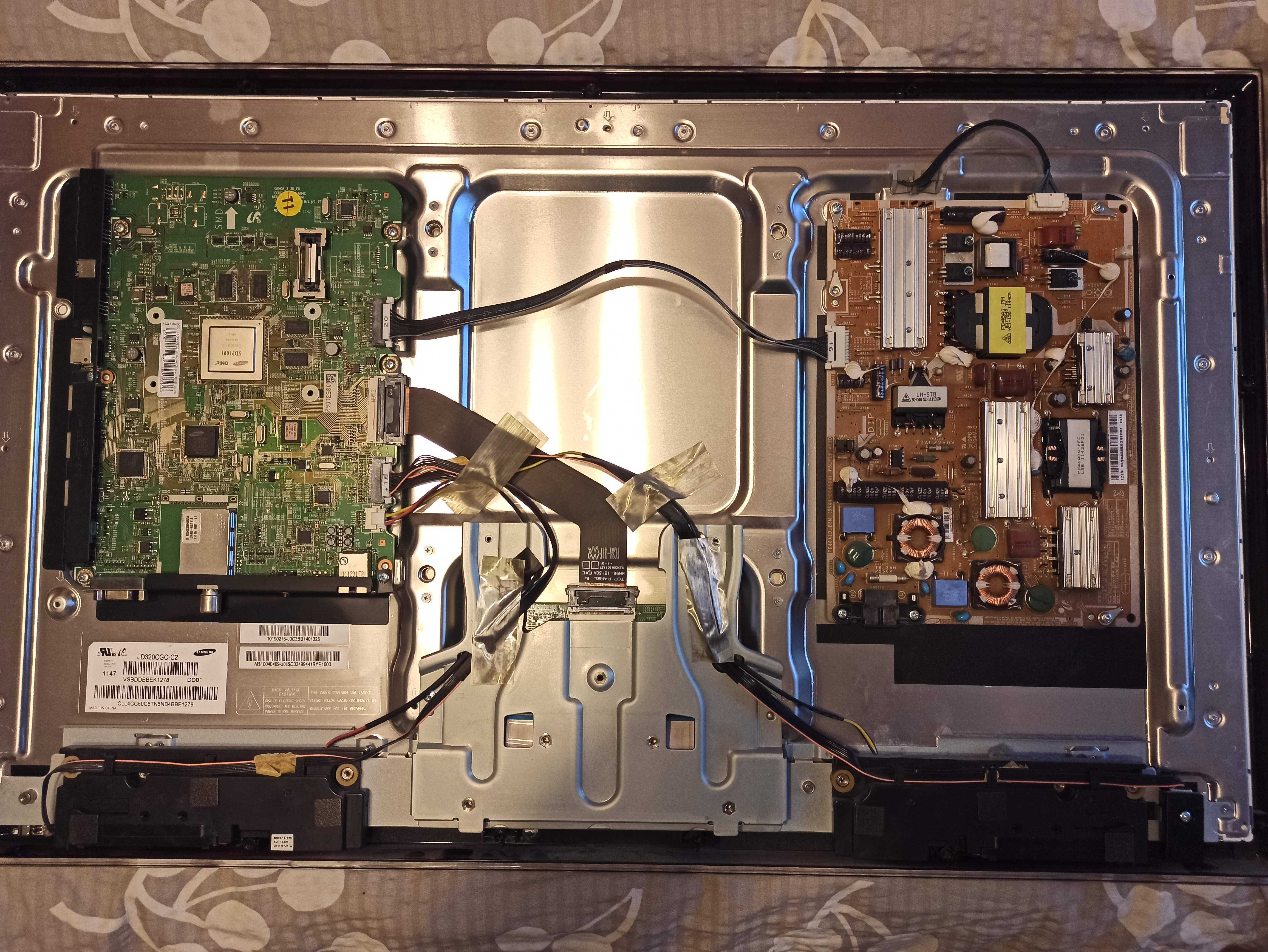 Samsung UE32D6000 na części - uszkodzona płyta główna