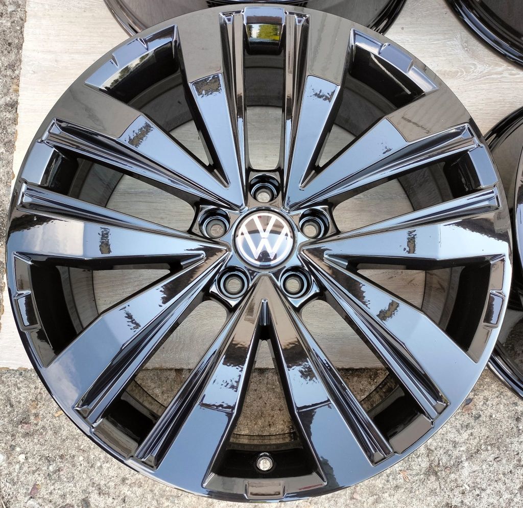 Felgi aluminiowe VW T5 T6 T7 Multivan Caravelle 8x20 ET43 5x120