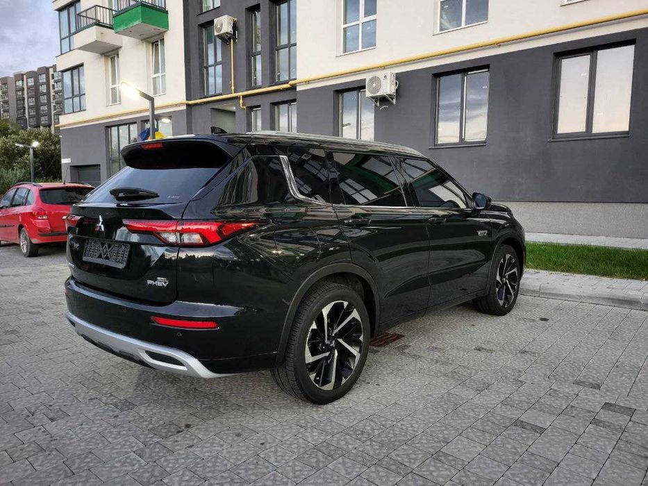 Mitsubishi Outlander PHEV 2023