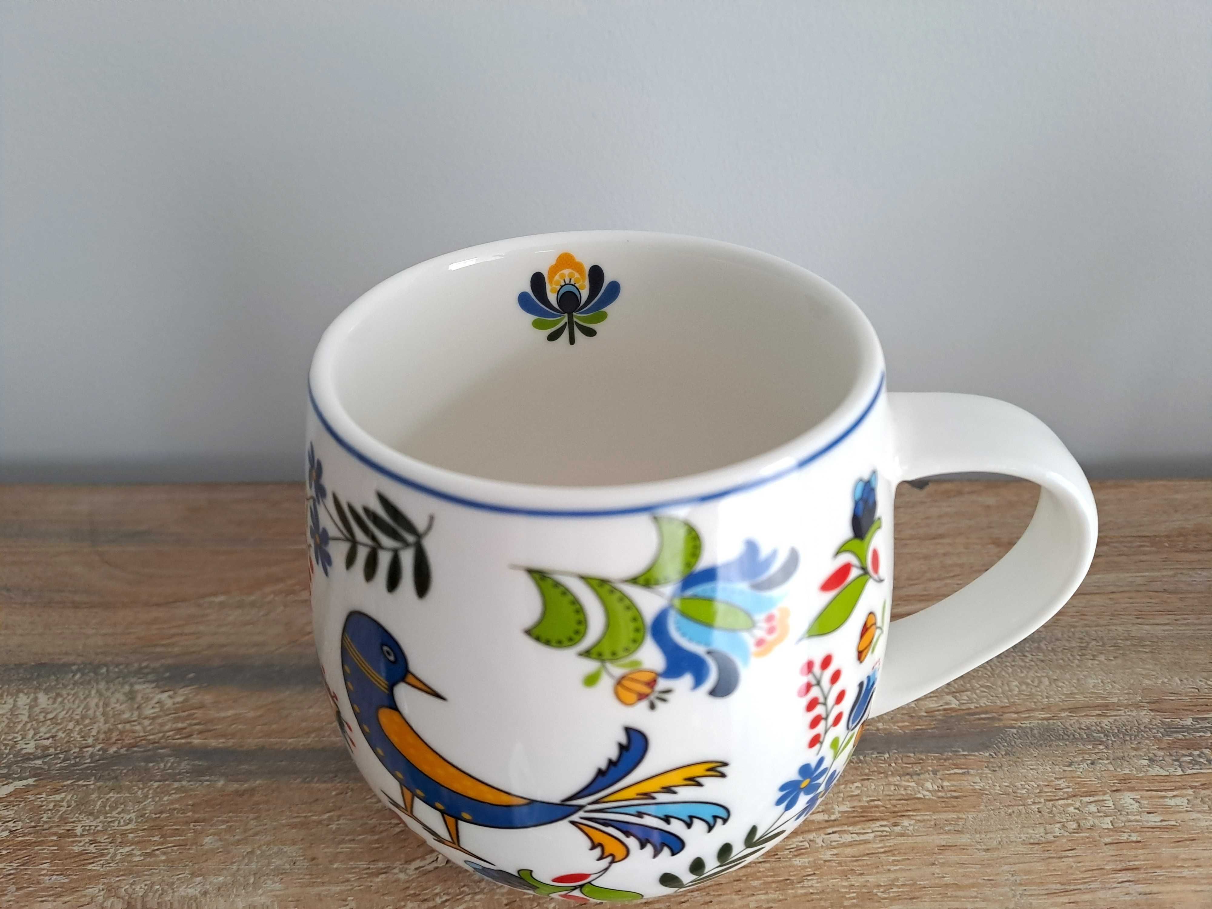 Porcelanowy regionalny kubek baryłka Ptaszek Kaszubski w tulipanch