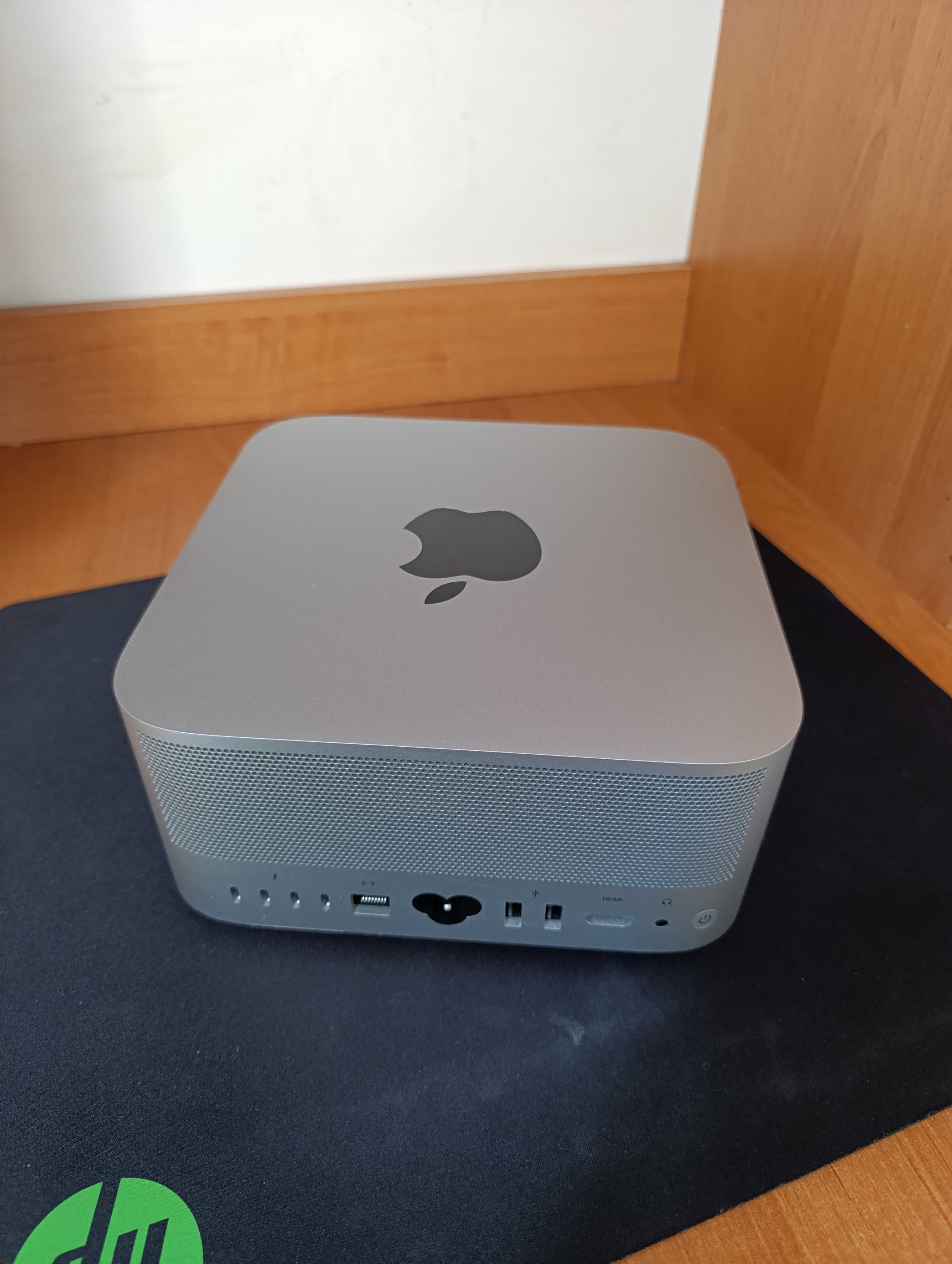 Mac Studio M1 Max / 10 core CPU / 32 core GPU / 32GB RAM / 512 GB SSD