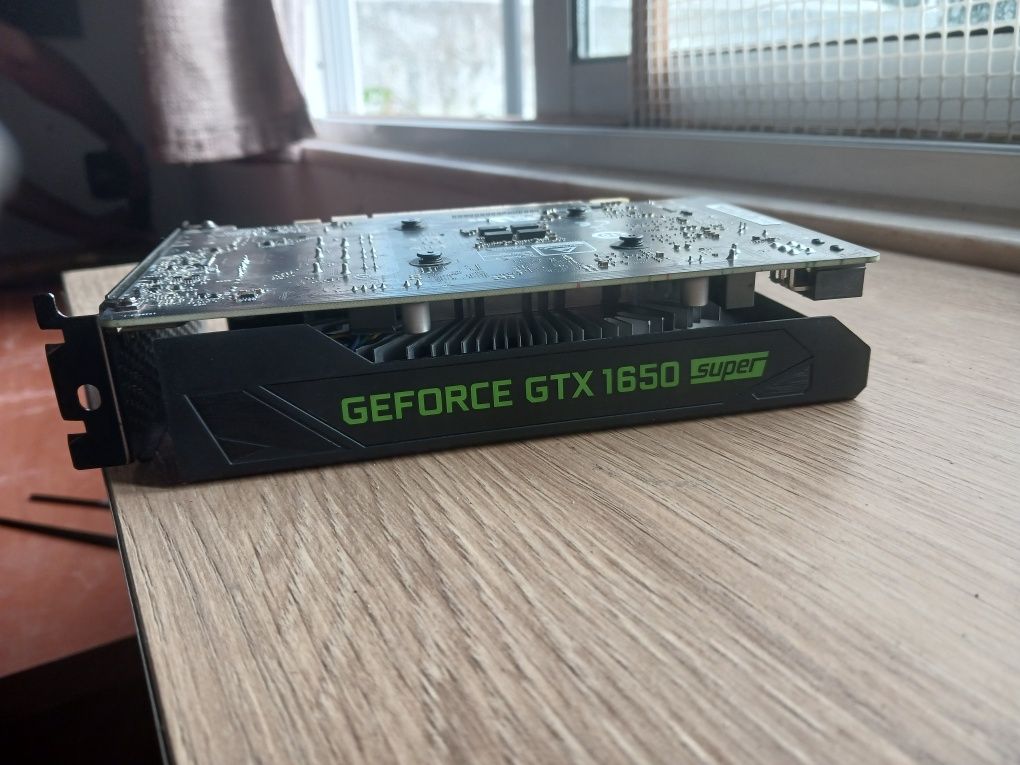 Placa Gráfica GTX 1650 SUPER