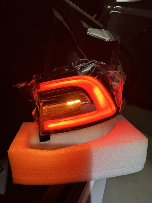 Задній фонар L/R (стоп) Тесла 3/Tesla 3 америка жовтий поворот