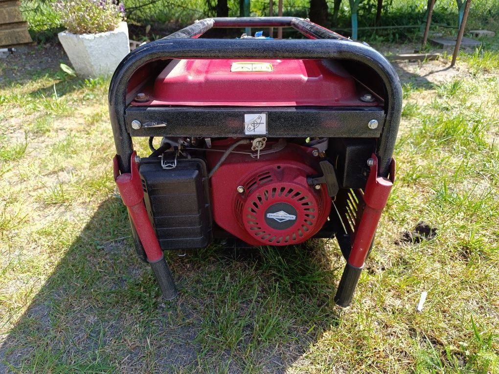 Agregat prądotwórczy 3.8KW(230v) i 6.7KW(400v) 3 Fazowy
