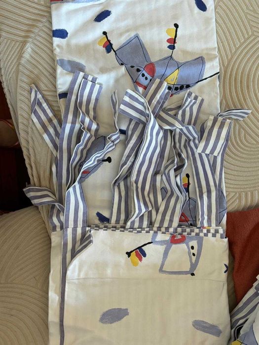 2Cortinados+ 2capas Edredon+ 4 capas de almofadas-quarto menino