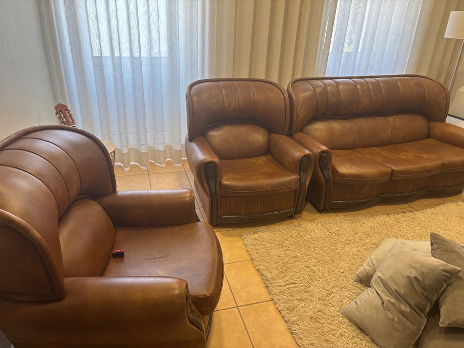 Sofá cama em couro