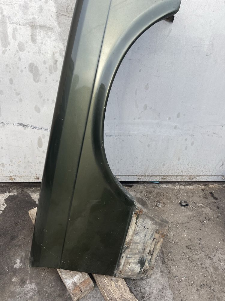 Крила передні Mercedes W126  W210 W190