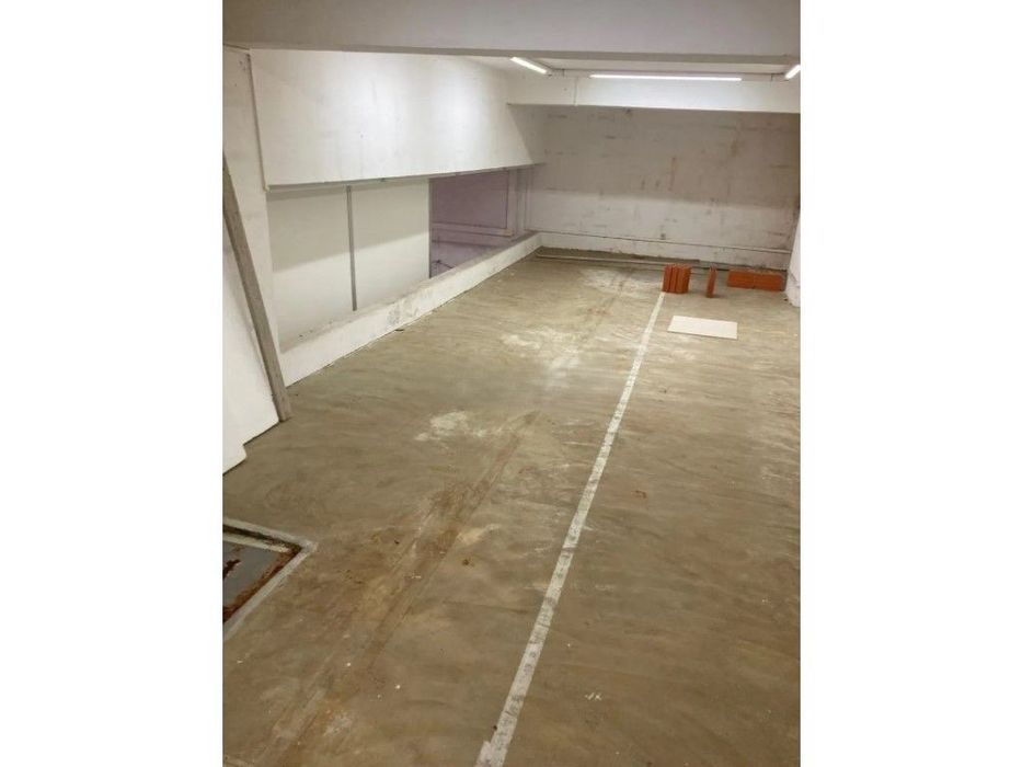 Armazém à venda na Ramada, Odivelas