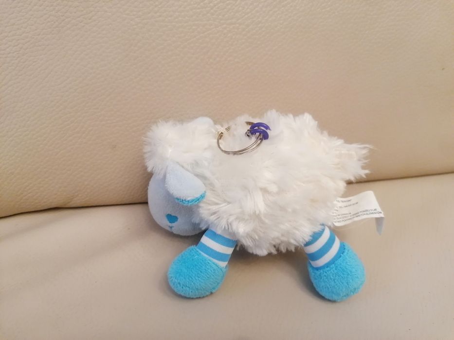 Śliczny pluszak, brelok, owieczka, baranek