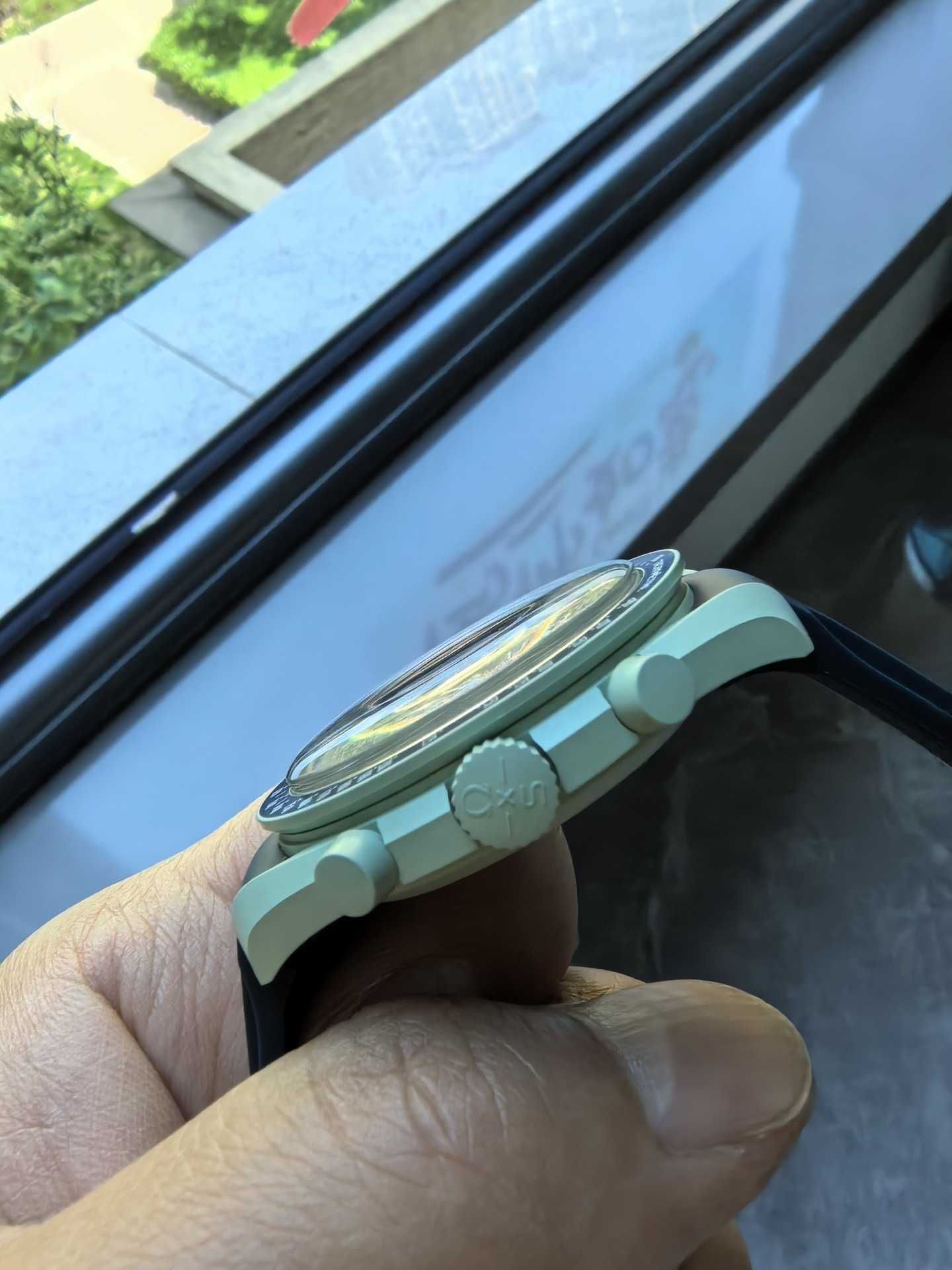 Użyty Omega Swatch Ziemia SO33G100, bez usterek