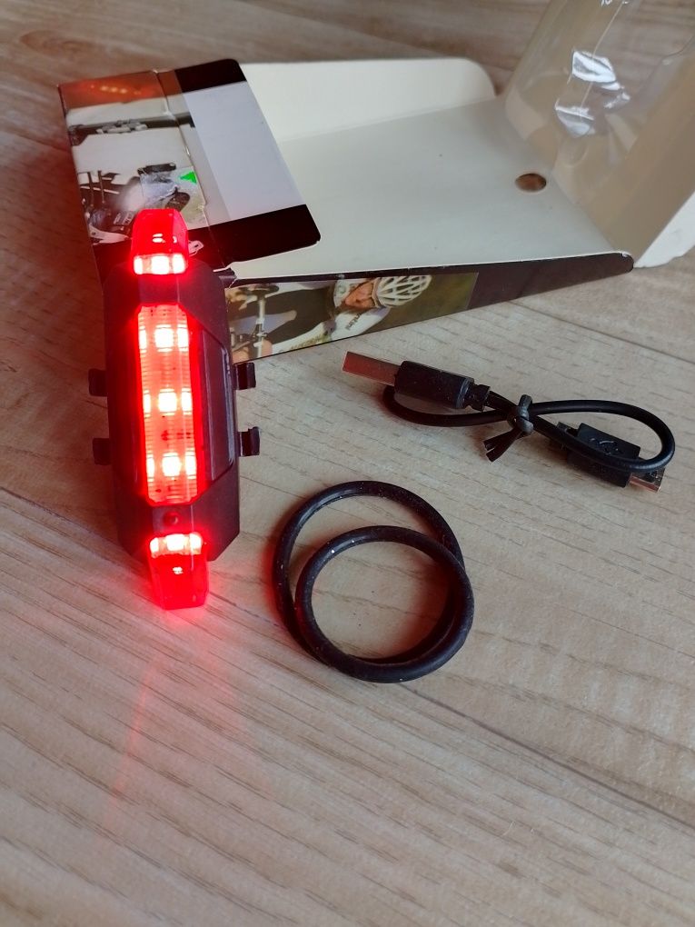 Lampka rowerowa - czerwona. Ładowanie USB. Cena.