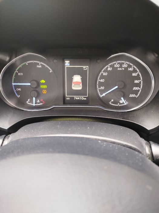 Sprzedam Toyota Yaris hybrid 3