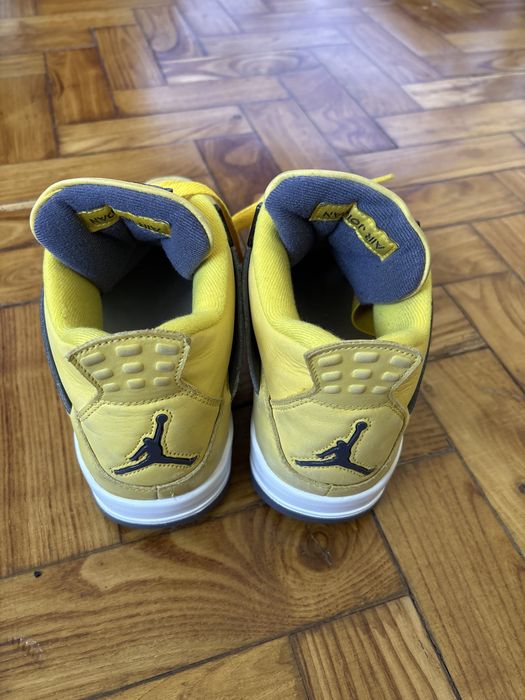 Jordan 4 lightning EU44