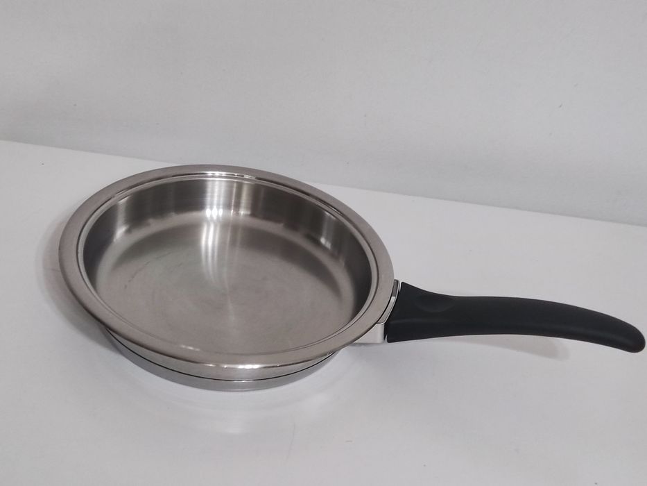 Mała patelnia AMC w bardzo dobrym stanie