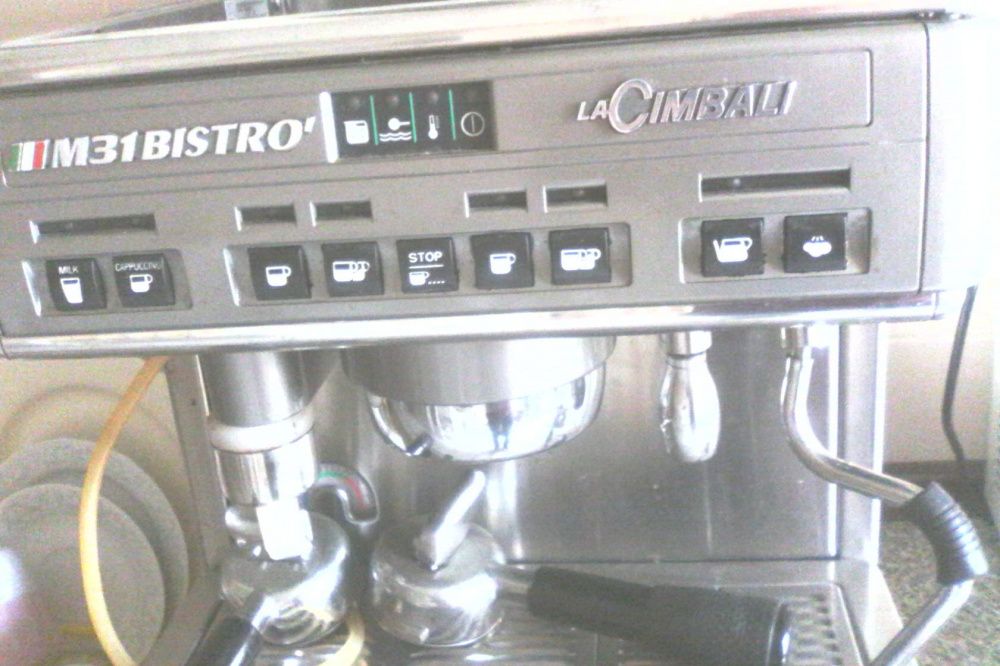 Vende se máquina de café