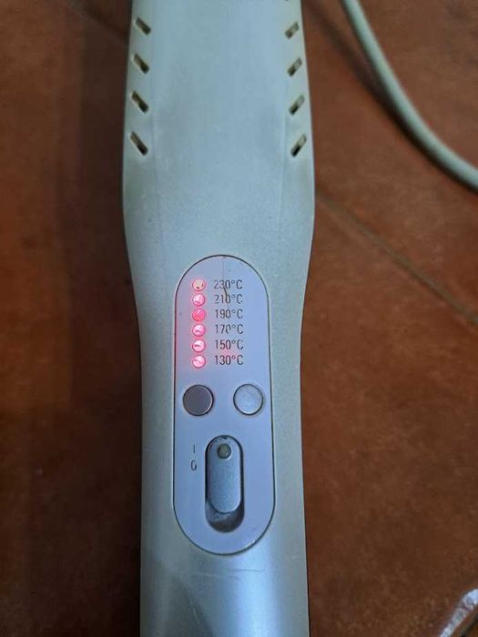 Esticador/alisador de cabelo