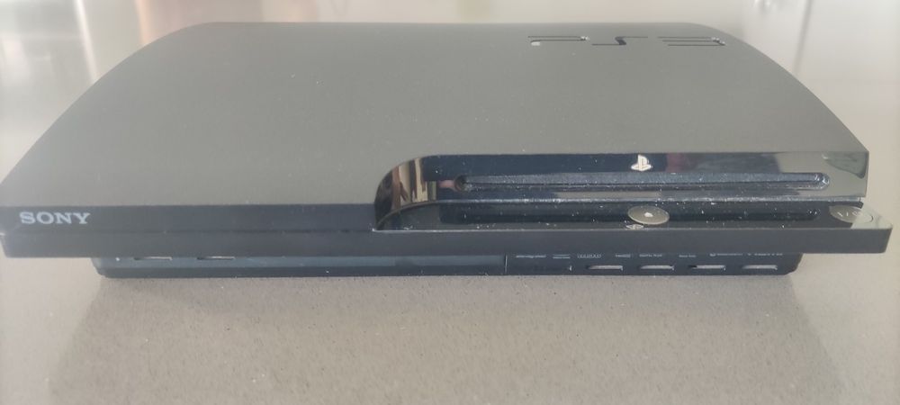 PS3 Slim 160GB + 3 comandos + jogos PS3