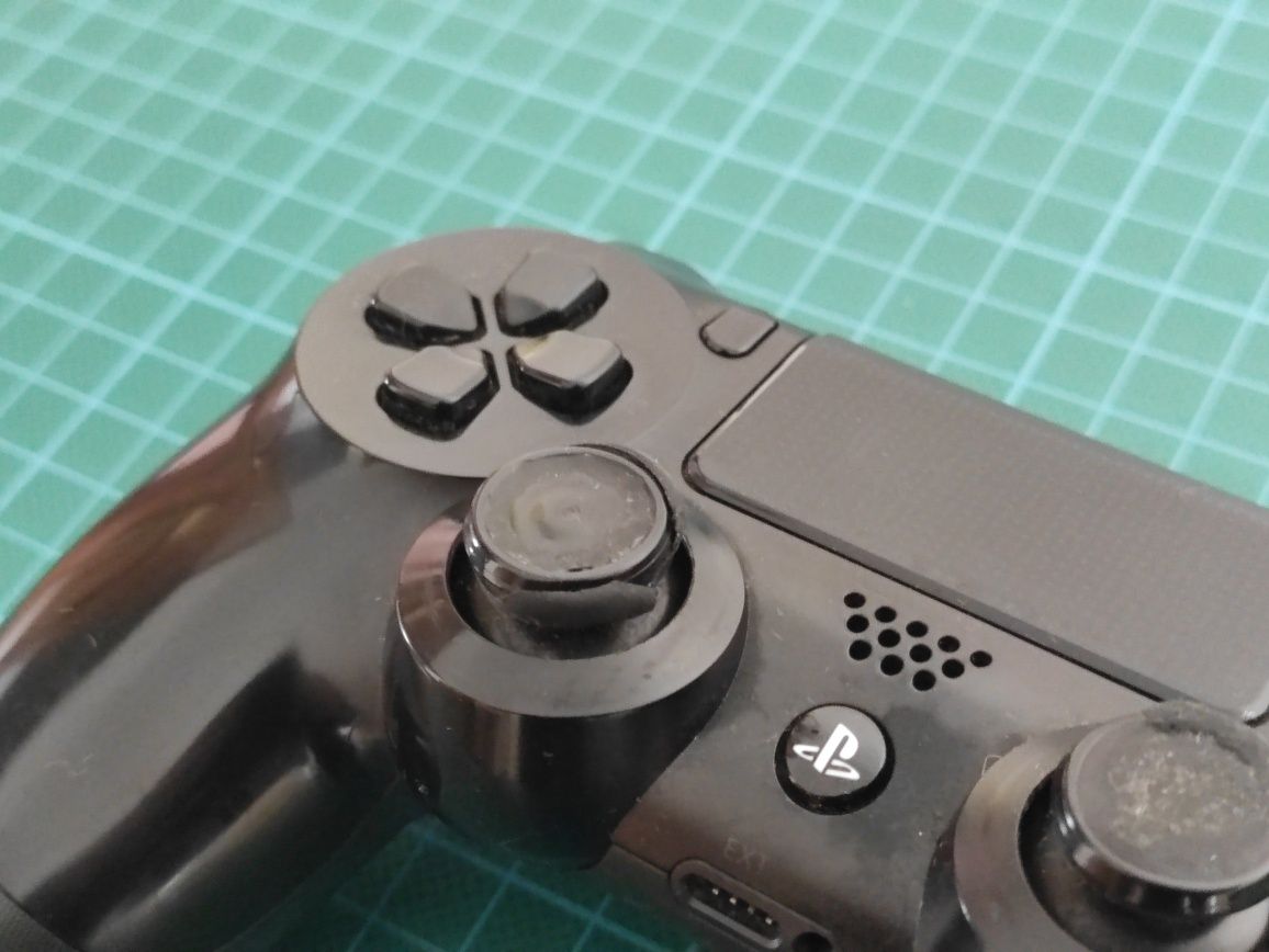 PlayStation 4 + 2 comandos