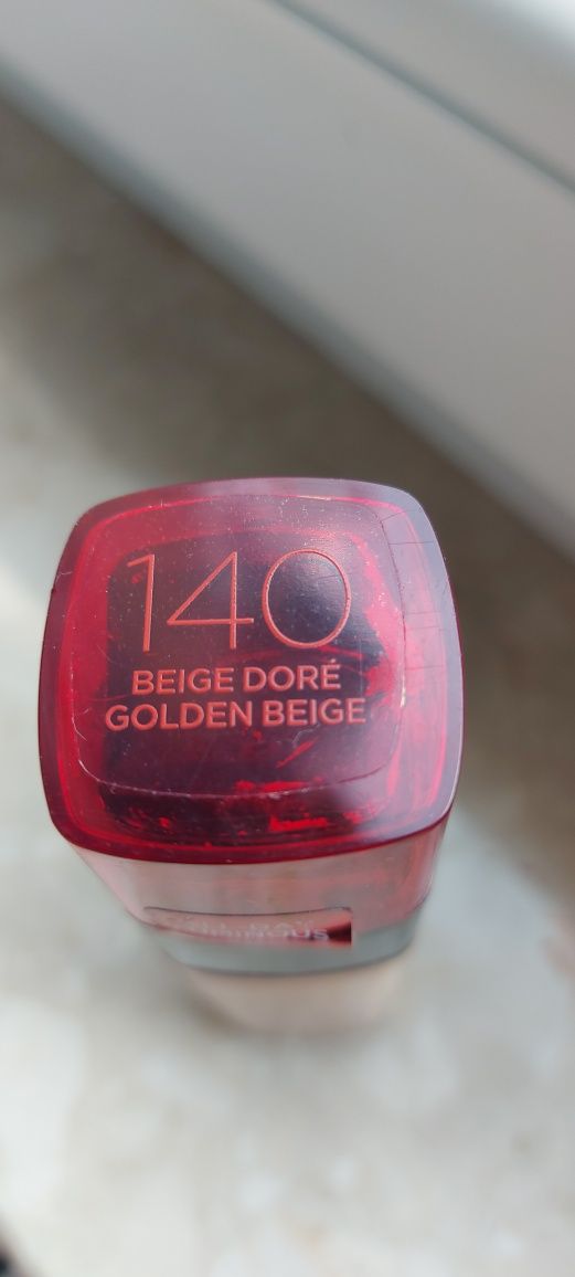 Podklad Loreal,prawie cały.