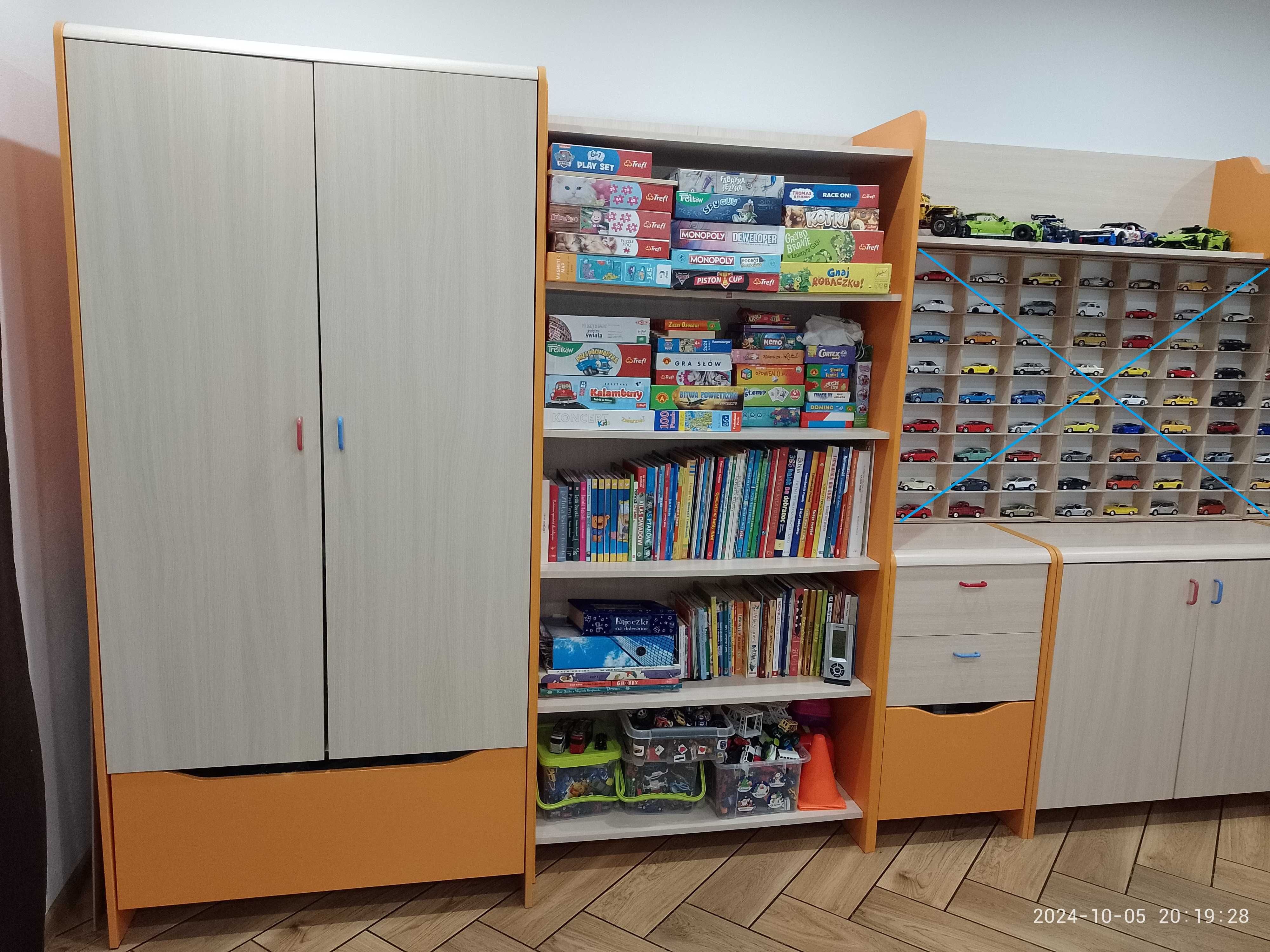 Komplet mebli do pokoju dziecięcego -ciekawe, pojemne, zadbane +biurko