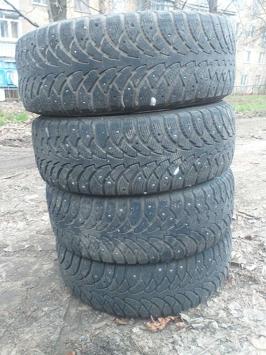 Продам зимнюю шипованную резину       Nokian 185/65/14