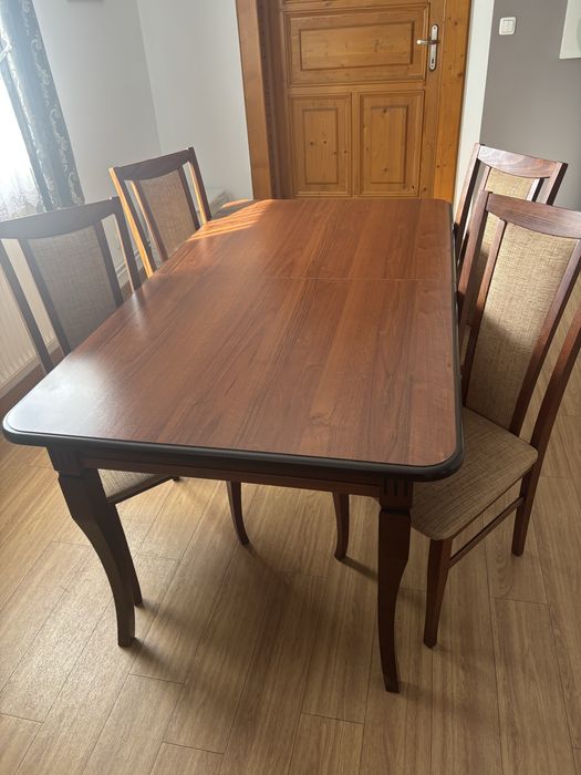 Stół z krzesłami do jadalni